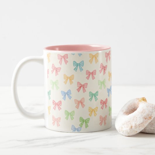 Cute Girly Colorful Bow Pattern Gift Zweifarbige Tasse (Mit Donut)