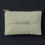 Cute Girly Minimalist Custom Name | Zementgrau Zubehörtasche<br><div class="desc">Heben Sie sich mit unserem Cute Girly Minimalist Custom Name Accessoire-Täschchen ab! Dieses stilvolle Zementgraue Täschchen ist perfekt,  um Ihre Essentials an einem Ort zu verstauen. Passen Sie es mit dem Namen Ihrer Brautjungfer an,  für eine persönliche Note,  die sie lieben wird.</div>