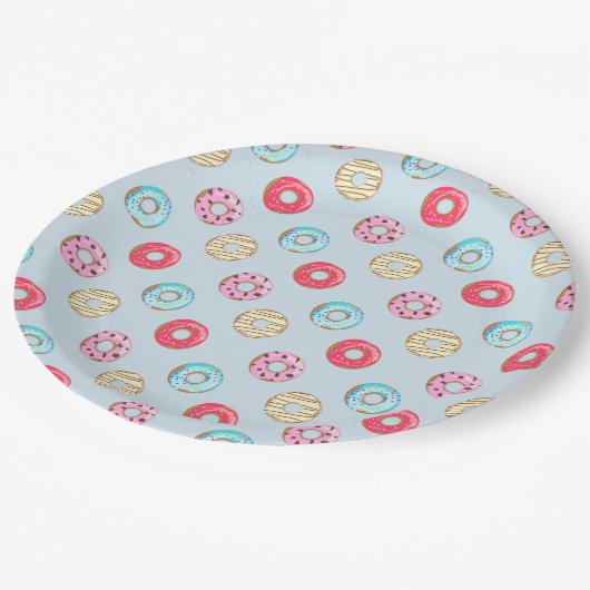Cute Glazed Doughnut Pattern Light Blue Pappteller (Schrägansicht)