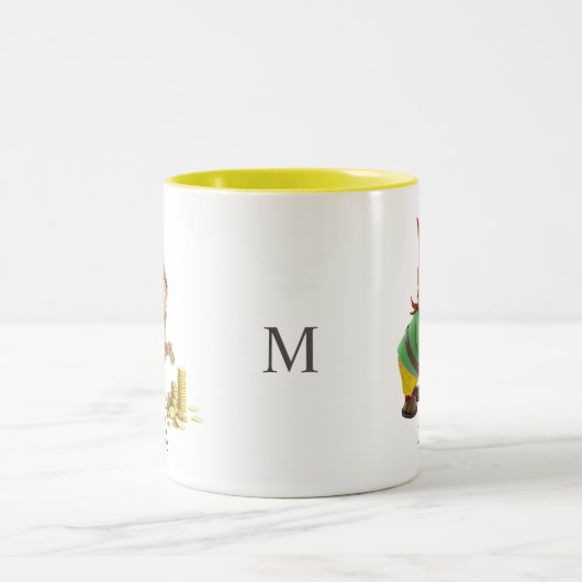 Cute Gnome with Gold Coins, Calligraphy & Monogram Zweifarbige Tasse (Mittel)