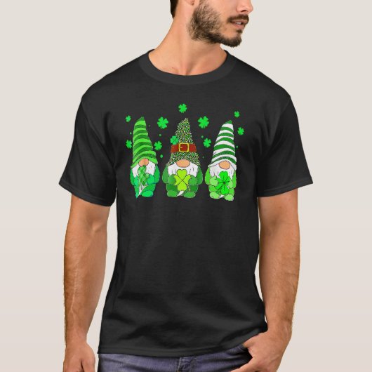 Cute Gnomes Holding Shamrock Leopard Plaid St Patr T-Shirt (Vorderseite)