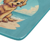 Cute Golden Puppy at Sunny Beach Scene Schneidebrett (Ecke)