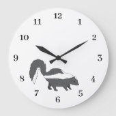 Cute Gray Baby Skunk Design Große Wanduhr (Vorderseite)