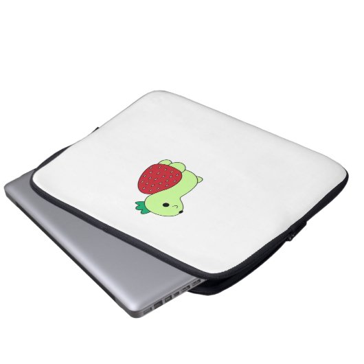 Cute green blushing strawberry turtle Classic T-Sh Laptopschutzhülle (Vorne Knopf)