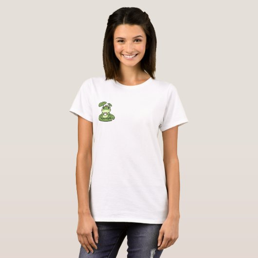 Cute Green Frog Wearing Crown Drinking Coffee T-Shirt (Vorne ganz)