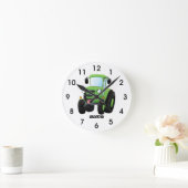 Cute green happy farm tractor cartoon illustration runde wanduhr (Zuhause)