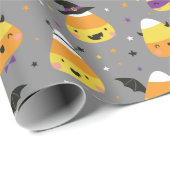 Cute Halloween Candy Corns in costume grey Geschenkpapier (Rolleneckpunkt)