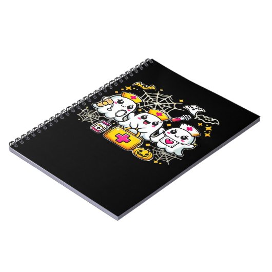 Cute Halloween Ghost Nurse Trio with Medical Kit a Notizblock (Linke Seite)