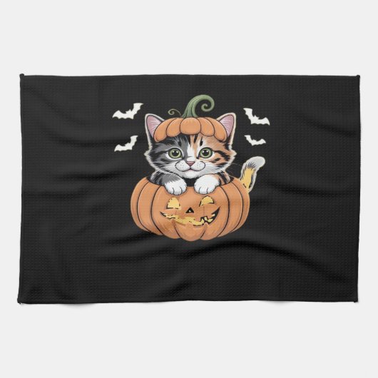 Cute Halloween Kitten in a Pumpkin Classic T-Shirt Geschirrtuch (Horizontal)