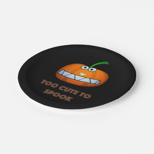 cute Halloween pumpkin with funny face Pappteller (Schrägansicht)