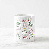 Cute Hand Drawn Christmas Trees and Bows Pattern Kaffeetasse (Mittel)