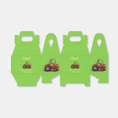 Cute happy cow driving a red tractor cartoon geschenkschachtel (Ungefaltet)