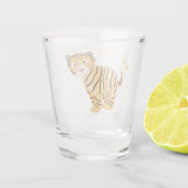 Cute happy tiger cub cartoon schnapsglas (Rückseite)