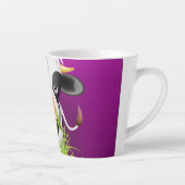 Cute Holstein cow in grass over purple Milchtasse (Rechts)