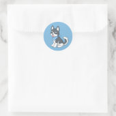 Cute Husky Puppy Dog on Blue Runder Aufkleber (Tasche)