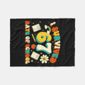 Cute I Survived 67 Days Of School Funny Meme Teach Fleecedecke (Vorderseite (Horizontal))