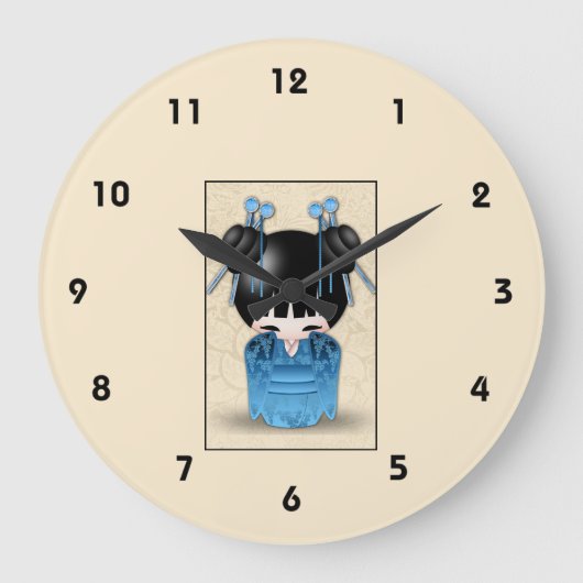 Cute Japanese Kokeshi Doll Dressed in Blue Große Wanduhr (Vorderseite)