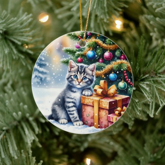 Cute Kitten Under Christmas Tree Keramik Ornament (Baum)
