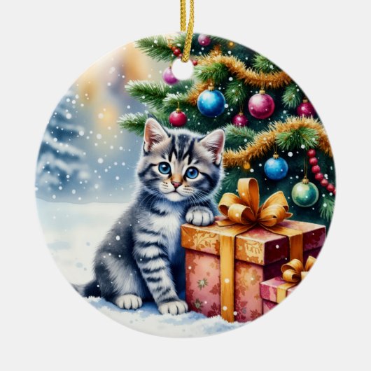 Cute Kitten Under Christmas Tree Keramik Ornament (Vorne)
