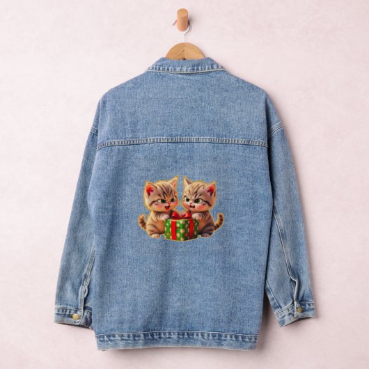 **Cute Kittens Fighting Over a Gift – Funny Christ Jeansjacke (Hangar)