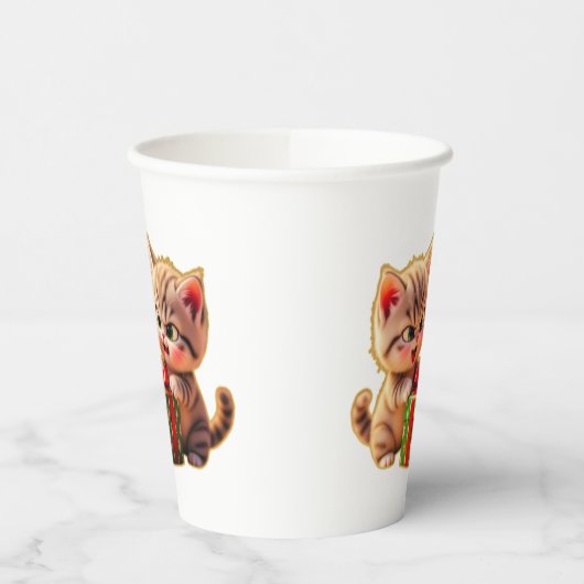 **Cute Kittens Fighting Over a Gift – Funny Christ Pappbecher (Links)