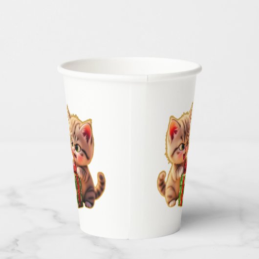 **Cute Kittens Fighting Over a Gift – Funny Christ Pappbecher (Rechts)