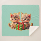 **Cute Kittens Fighting Over a Gift – Funny Christ Sherpadecke (Vorderseite (Horizontal))