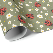 Cute Ladybug and Strawberry Flower Polka Dots Geschenkpapier (Rolleneckpunkt)