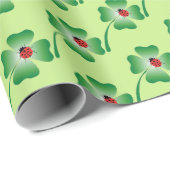 Cute ladybug on a four leaf clover! geschenkpapier (Rolleneckpunkt)