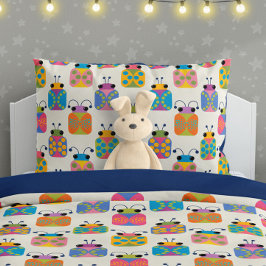 Cute Ladybug Pattern on Cream Kissenbezug