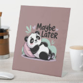 Cute Lazy Panda – “Maybe Later” Relaxing Panda Sockelschild (In Situ)