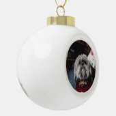 Cute lhasa apso puppy at Christmas b Keramik Kugel-Ornament (Links)