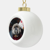 Cute lhasa apso puppy at Christmas b Keramik Kugel-Ornament (Rechts)