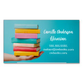 Cute Librarian or Bookstore Stack of Books in Hand Magnetische Visitenkarte (Vorderseite)