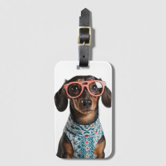 Cute Little Dachshund With Red Glasses Gepäckanhänger