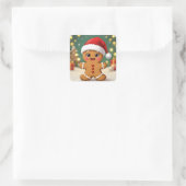 Cute little gingerbread man with Christmas hat Quadratischer Aufkleber (Tasche)