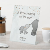 Cute Little Peanut On its Way Baby Shower Sockelschild (In SItu)