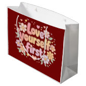 Cute Love Yourself Floral Quote Design | Gift Bag Große Geschenktüte (Rückseite Schrägansicht)