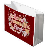Cute Love Yourself Floral Quote Design | Gift Bag Große Geschenktüte (Vorderseite Schrägansicht)