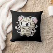 Cute lovely little mouse ready for Halloween  Kissen (Decke)