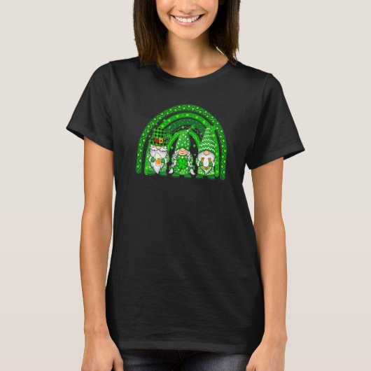 Cute Lucky Rainbow Gnome Happy St Patricks Day Fam T-Shirt (Vorderseite)