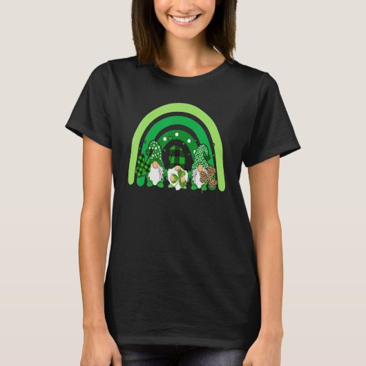 Cute Lucky Rainbow Gnome Happy St Patricks Day Fam T-Shirt (Vorderseite)