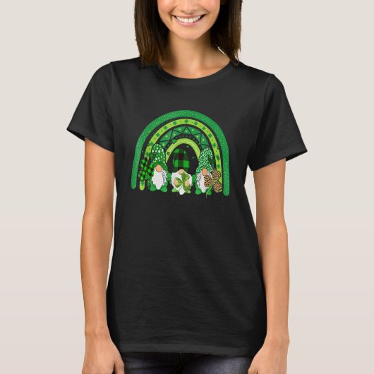 Cute Lucky Rainbow Gnome Happy St Patricks Day Fam T-Shirt (Vorderseite)