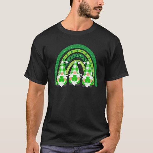 Cute Lucky Rainbow Gnome Happy St Patricks Day Fam T-Shirt (Vorderseite)