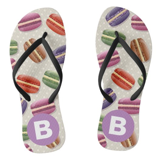 Cute Macaroon Pattern Dotty Purple Monogram Badesandalen (Fußbett)