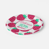 Cute Minimal Strawberry Pattern in Red and Green Pappteller (Schrägansicht)