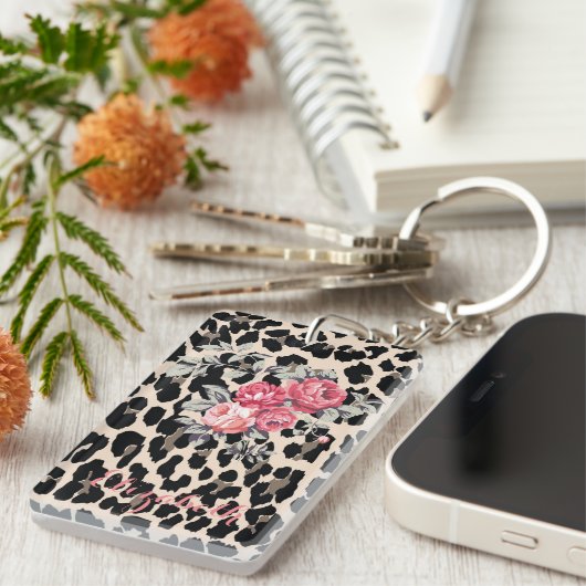 Cute Modern Flowers on Leopard Print-Personalized Schlüsselanhänger (Vorderseite rechts)