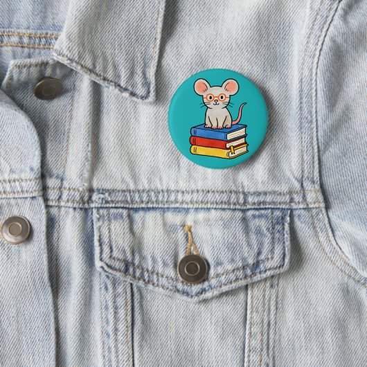 Cute Mouse on Books Stack Button (Beispiel)