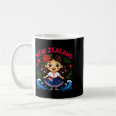 Cute New Zealand Girl With Fern And Waves Dor Kids Kaffeetasse (Links)