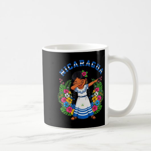 Cute Nicaragua Girl Dabbing Traditional Dress With Kaffeetasse (Rechts)